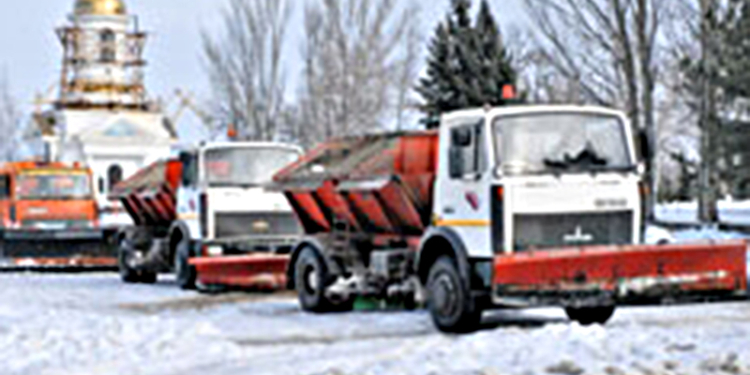 В Николаеве борьба с гололедом продолжается