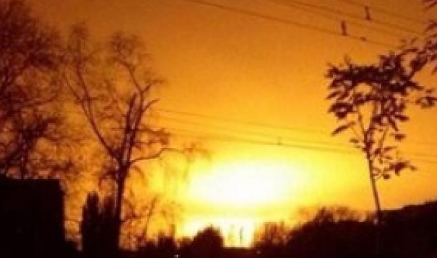 В Луганске взорвались 30 грузовиков с “консервами” из России