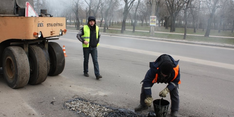 Внебюджетные возможности мэра Гранатурова. Временный ремонт дорог – до весны