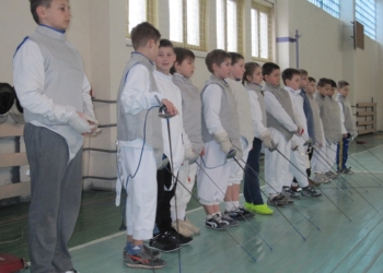 И электрофиксатор уколов проверили, и, кто лучший, выяснили: в Корабельного районе прошли соревнования по фехтованию