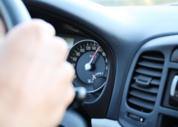 В Германии выписывают штрафы водителям-грубиянам