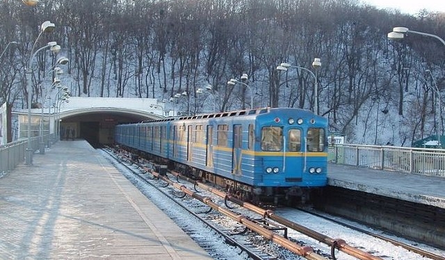 В Киеве на входах в метро установят металлоискатели