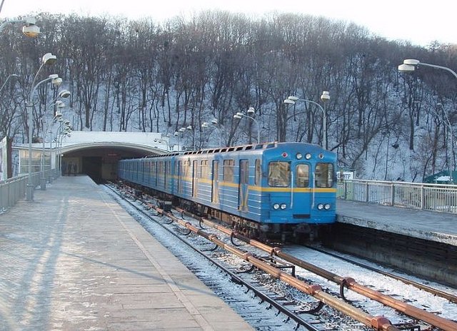 В Киеве на входах в метро установят металлоискатели 1