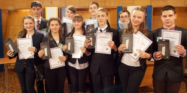 “Орешек знаний тверд, но все же мы не привыкли отступать”. ЮниорБанк стал партнером онлайн-игр “Что? Где? Когда?”