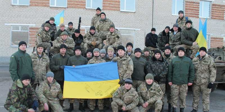 Николаевские «киборги» передали Послу Литовской Республики украинский флаг со своими автографами