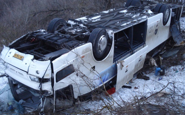 В Белгородской области микроавтобус столкнулся с “КамАЗом”: погибли 11 украинцев