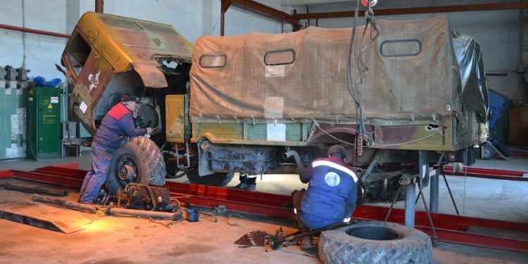 За ремонт автомобилей 79-й бригады взялись и николаевские энергетики