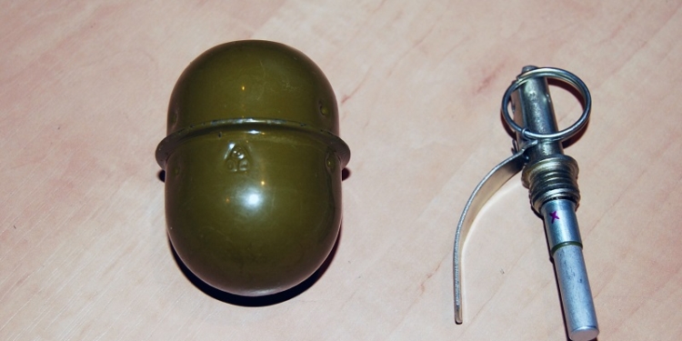 В Корабельном районе 31-летний мужчина попытался ограбить магазин, угрожая гранатой