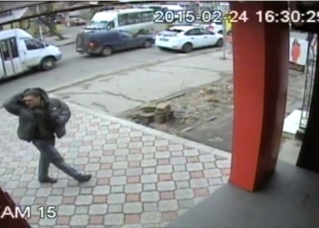 Вот он, грабитель детского магазина, скрывавший лицо под чулком. Узнаете?