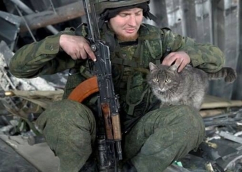 Пленные в Донецке достали тела «киборгов» из-под руин аэропорта (ФОТО 18+)