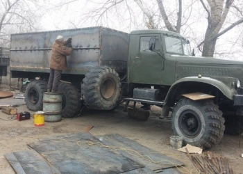 Кому праздник, кому… Волонтеры «Народного» продолжают ремонтировать технику для АТО