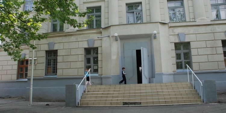 В школе №7 прошла благотворительная ярмарка в поддержку детей-переселенцев с Донбасса