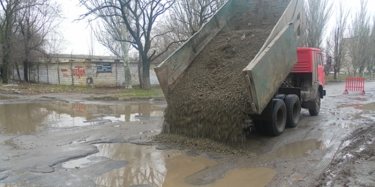 Пока мэр ждет «теплых весенних месяцев», НТРЗ старается сделать дороги в Кульбакино проездными
