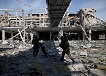 Пленные в Донецке достали тела «киборгов» из-под руин аэропорта (ФОТО 18+)