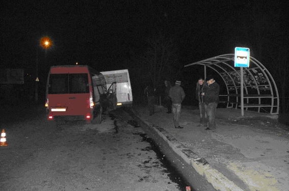 ДТП в Первомайске. Маршрутка врезалась в остановку, 6 пассажиров в больнице