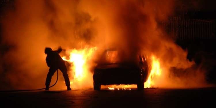 В пгт. Александровка загорелся автомобиль