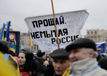 Иностранцы массово покидают Россию
