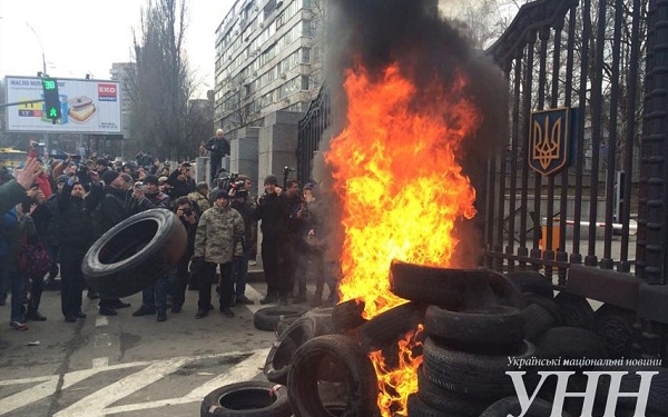 Бойцы “Айдара” пикетируют здание Минобороны в Киеве