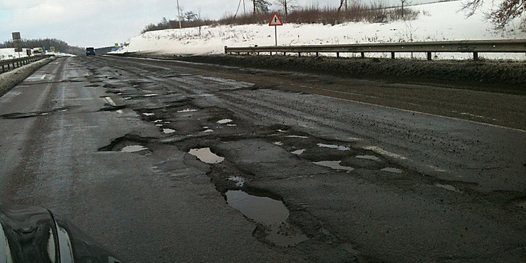 Будут ремонтировать дороги? Работники облавтодора получили зарплату