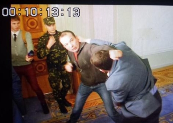 В Раде – драка. Дрались  Егор Соболев и Вадим Ивченко. Гройсман решил…дать им отгул