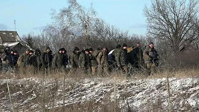 Российский Первый канал показал колонну украинских пленных в Дебальцево 1
