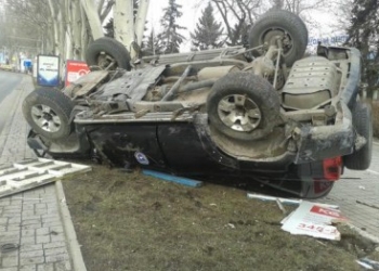 В центре Донецка перевернулся “джип” с боевиками