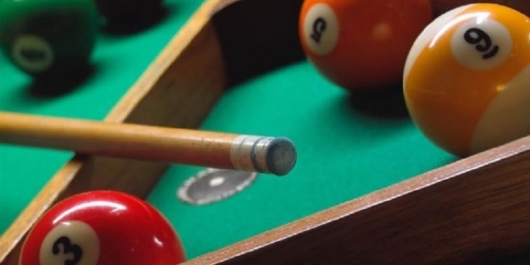 Нетрезвый хулиган нецензурно бранился и ломал оборудование в бильярдном клубе на ПГС