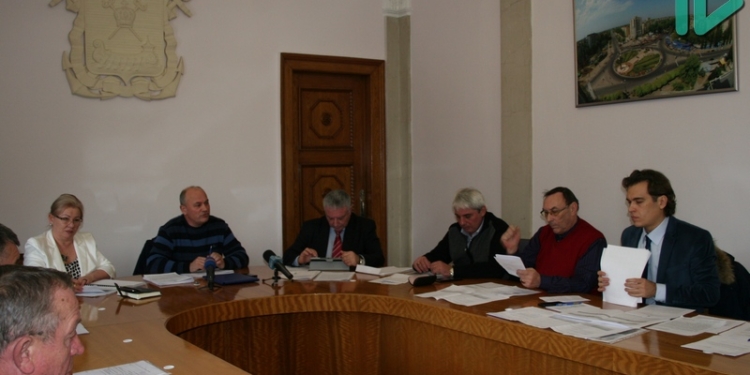 Покусывание – не всегда заигрывание: бюджетная комиссия горсовета разбиралась, куда департамент ЖКХ хочет тратить деньги