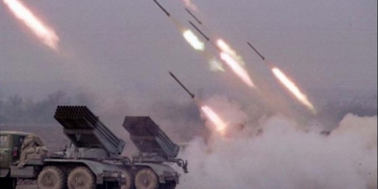 Террористы обстреляли Дебальцевский горсовет во время погрузки в автобусы беженцев, среди которых были старики, женщины и дети