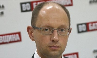 Яценюк: “Валюта в Украине есть и покупается с целью спекуляций”