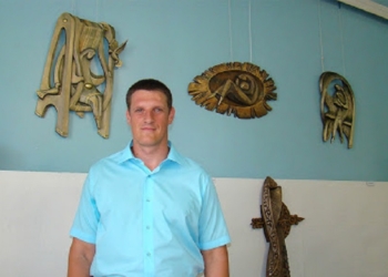 Деревянных дел мастер: в Николаевском краеведческом музее открывается персональная выставка Юрия Одробинского