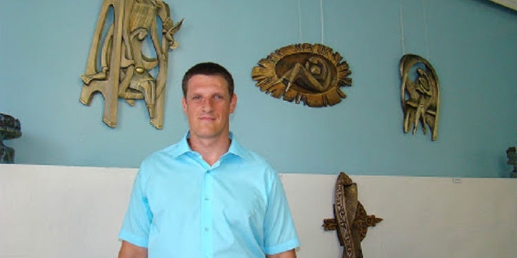 Деревянных дел мастер: в Николаевском краеведческом музее открывается персональная выставка Юрия Одробинского