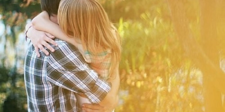 Из жизни 15-летних: чтобы оплатить снятую вместе с 17-летним бойфрендом квартиру, школьница заложила в ломбард свою мобилку