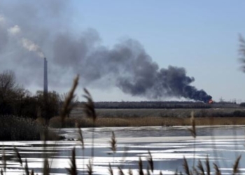 Террористы из танков расстреляли колонну сил АТО, выходящую из Дебальцево