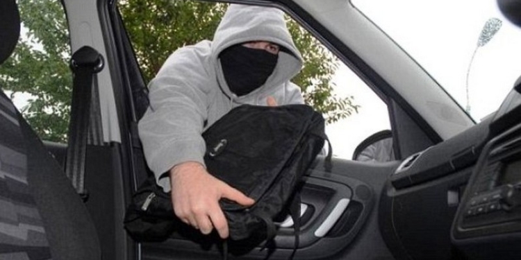 Вчера двое автовладельцев лишились своего автоимущества