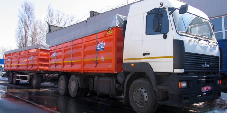 Чтобы николаевские дороги не так сильно “убивались”, движение автопоездов в городской черте оптимизируют