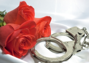 В Южноукраинске бывалый зек-романтик решил сделать любимой подарок и пошел брать “ювелирный”