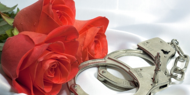 В Южноукраинске бывалый зек-романтик решил сделать любимой подарок и пошел брать “ювелирный”