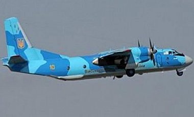 КП «Международный аэропорт Николаев» передал части морской авиации два гидравлических подъемника. На время