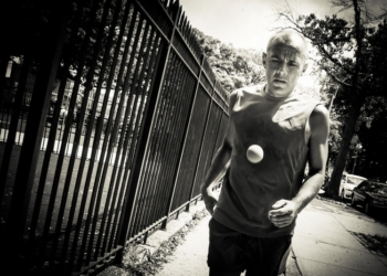 Известный ультрамарафонец и последователь гуру Шри Чинмоя Михаил Украинский сегодня пообщался с николаевцами