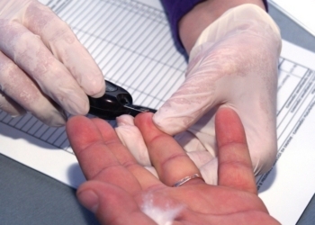 В николаевском Сити-Центре всем желающим меряли артериальное давление и проверяли содержание сахара в крови