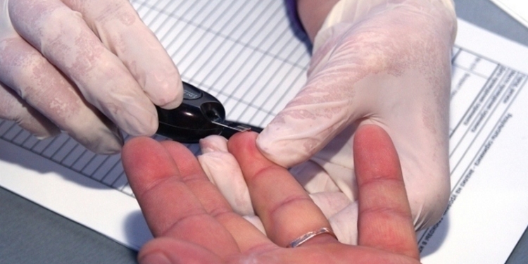 В николаевском Сити-Центре всем желающим меряли артериальное давление и проверяли содержание сахара в крови