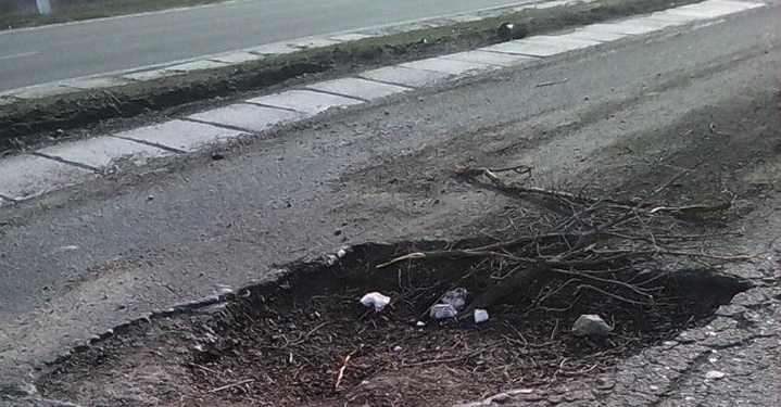 Николаевцы в соцсетях продолжают «тыкать носом» дорожные службы