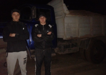 Активисты задержали машину с ворованным песком в Балабановском лесу