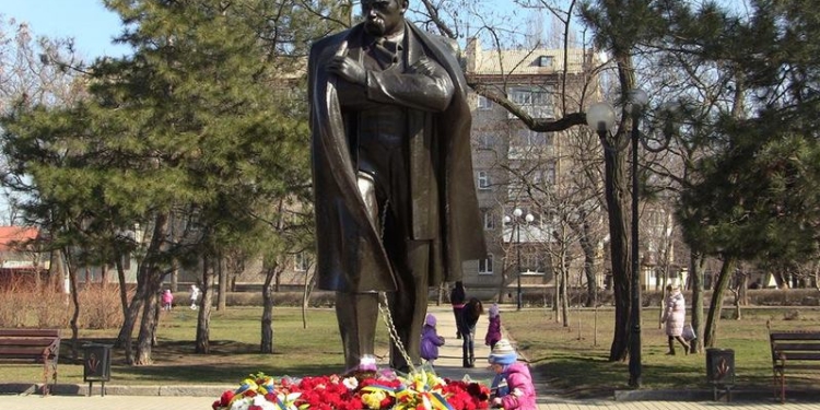 Опрос «Iнше ТВ»: николаевцы помнят «Заповiт» Шевченко