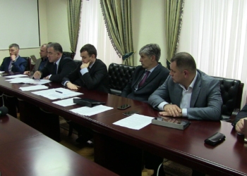 Убитые дороги, проблемы с лекарствами, острые углы бюджетной  децентрализации – обсуждали  на встрече народные депутаты, мэр и губернатор