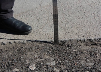 Ремонт дорог в Николаеве. Идиллия между дорожниками и общественными контролерами закончилась