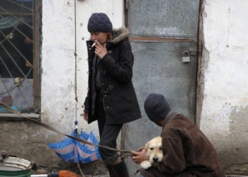 Скупка краденого. В Николаеве возле речвокзала обнаружили нелегальный пункт приема металла. Его хозяин намекает на покровителей