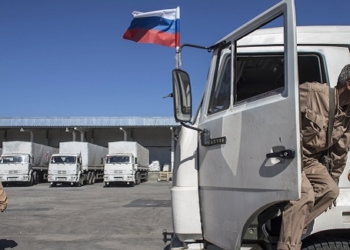 Новый российский гумконвой пересек украинскую границу.  РФ утверждает, что украинские пограничники и таможенники участвовали в его оформлении