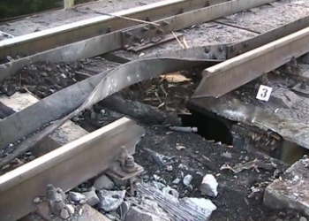 Взрыв под пассажирским поездом в Харьковской прокуратуре назвали диверсией